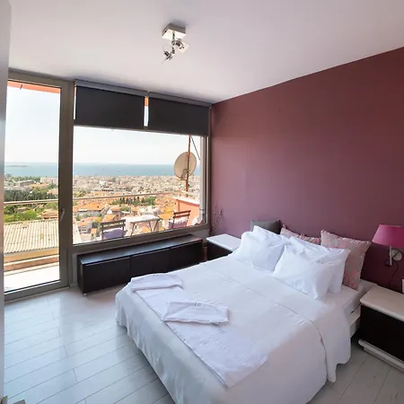 Urban View Apartment *